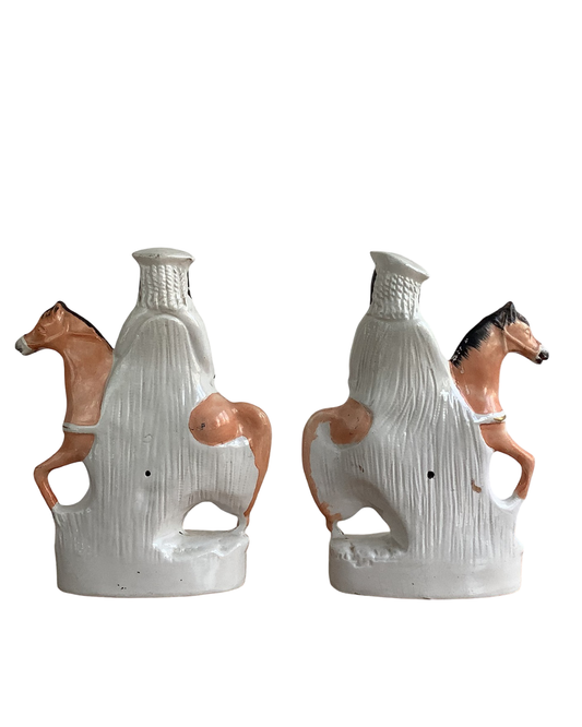 Coppia di statuette in ceramica dello Staffordshire raffiguranti Dick Turpin e Tom King, circa 1850