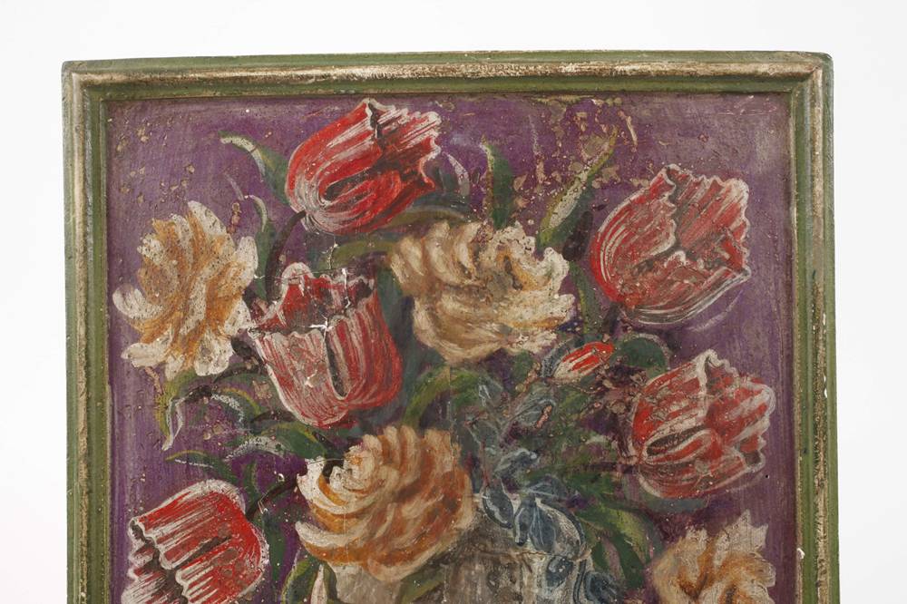 Pannello in legno e gesso decorato in stile 'Bauernmalerei' (pittura popolare tedesca) con motivi floreali, XIX secolo.